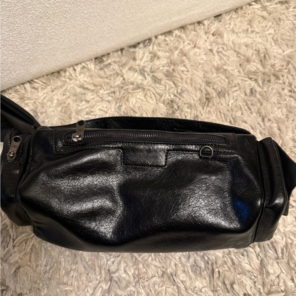 Black Leather Utility Bag - Picture 4 of 15